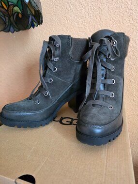 UGG BLACK WATERPROOF SUEDE REDWOOD BOOTS Size 7